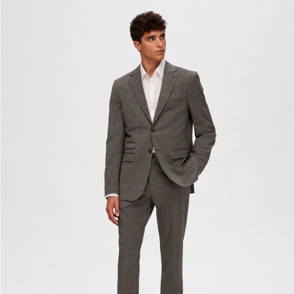 BRAND NEW SUIT WITH TAGS